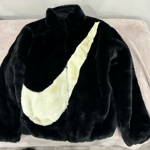 Nike Oversized Faux Fur Teddy Sherpa Zip Jacket Size Small Women DO3791-010
